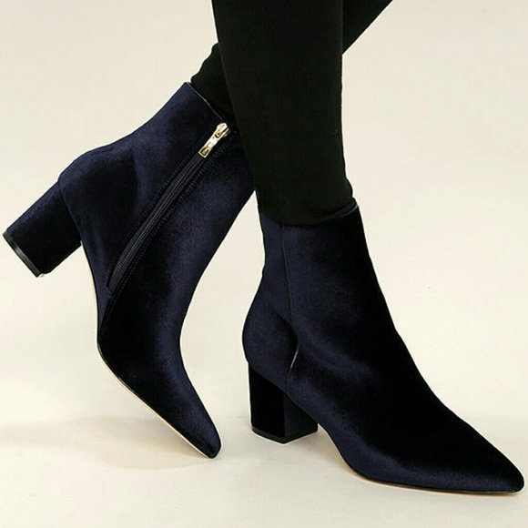 Steve Madden Shoes - Steve Madden navy velvet booties